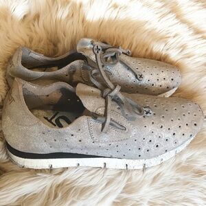 New OTBT Women’s Lunar Metallic Shimmer Sneakers Sz 7